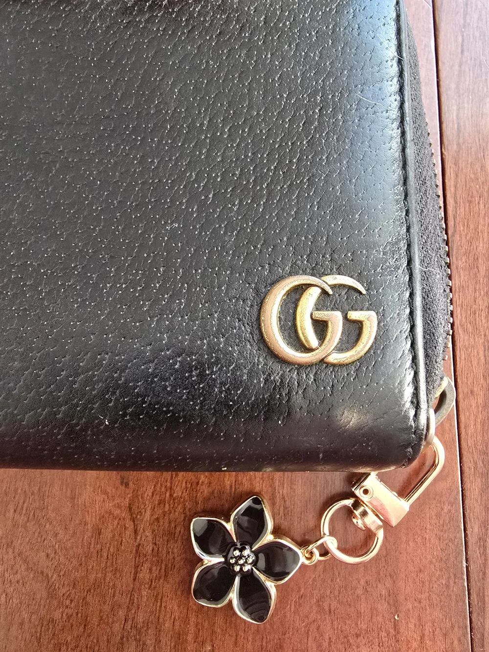 Genuine Gucci Marmont Black Leather Zip Around Wallet with Gold GG Logo, EUC